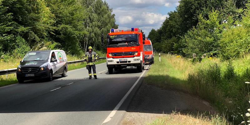 Lkw-Bremse heiß gelaufen - Feuerwehr kontrolliert mit Wärmebildkamera